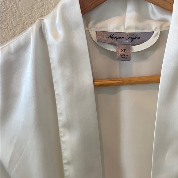 Off white Satin Robe! - Picture 2 of 3
